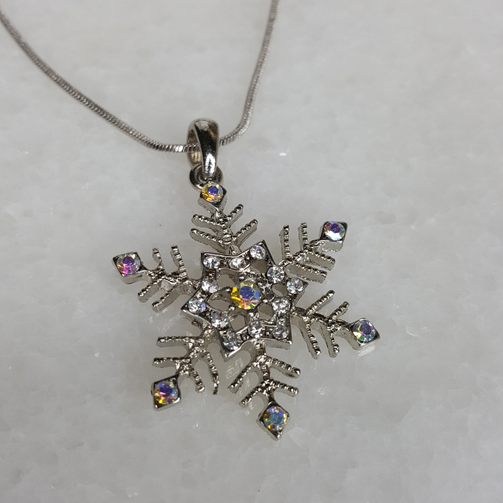 ✔Snowflake Pendant Necklace